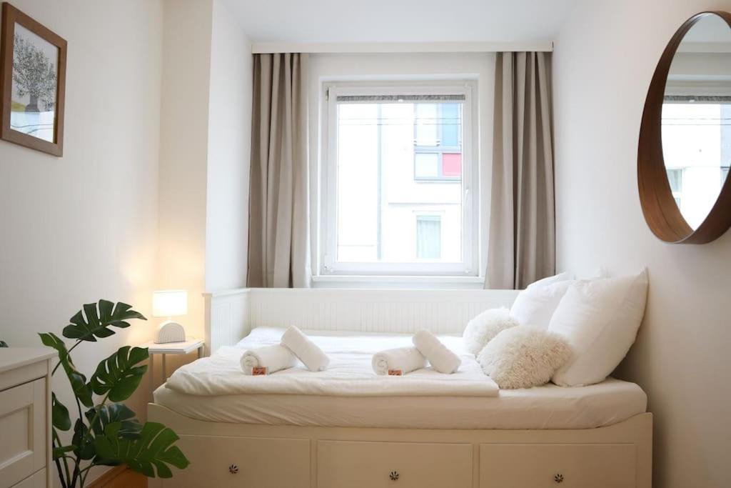 Charming, Modern & Spacious Apartment ウィーン エクステリア 写真